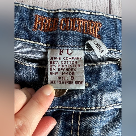 Ladies Embellished Jean Shorts with Button Pockets - Picture 4 of 7